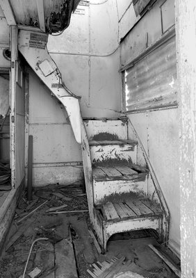 150104_Betoota_Bus_Steps_65_Centre_Filter_FP4+_006_web.jpg