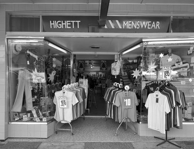 09083_Highett_Menswear_90mm_F22_HalfSec_FP4_003_web.jpg