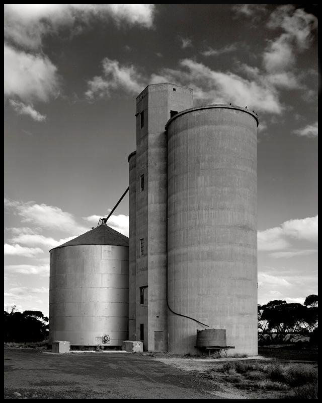 WheatSilo810-270mmFomapan001-Arz.jpg